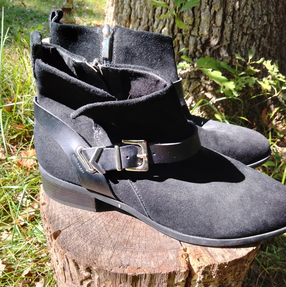 NWOT Essex Lane Ankle Boots in size 9.5M